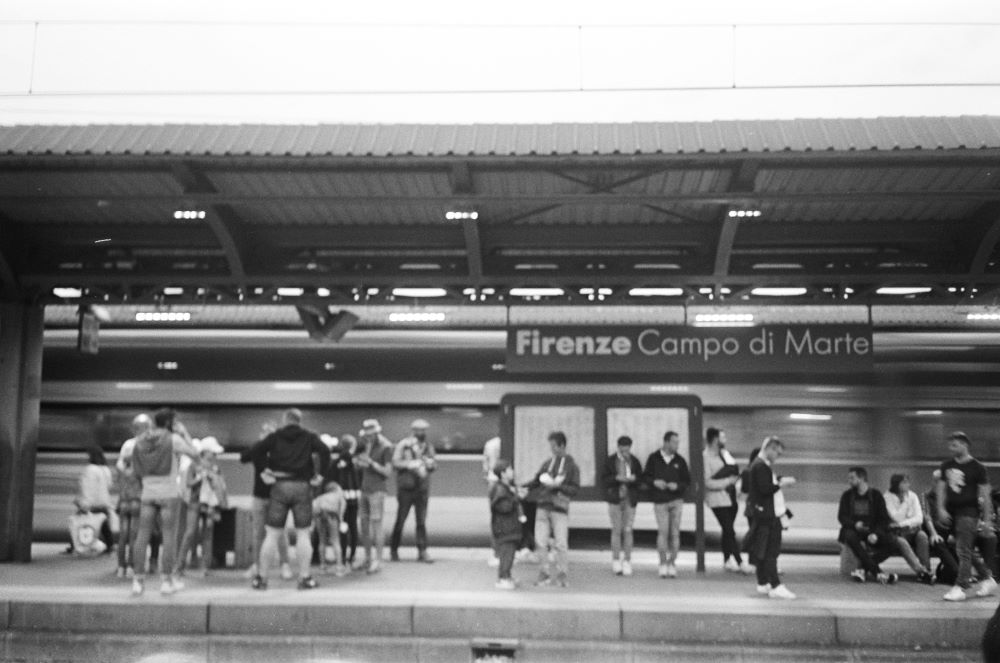  F﻿iorentina fans wait for the train (Credit: Niamh Nevin)